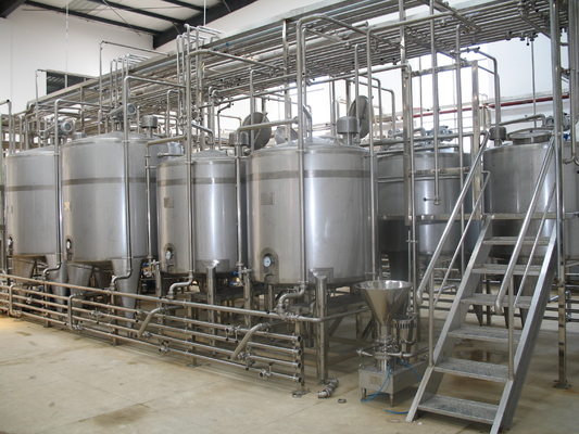 500〜10000L/H カスタマイズされた凝縮牛乳加工ライン 完全な甘味/砂糖のない凝縮牛乳生産工場 凝縮牛乳機械