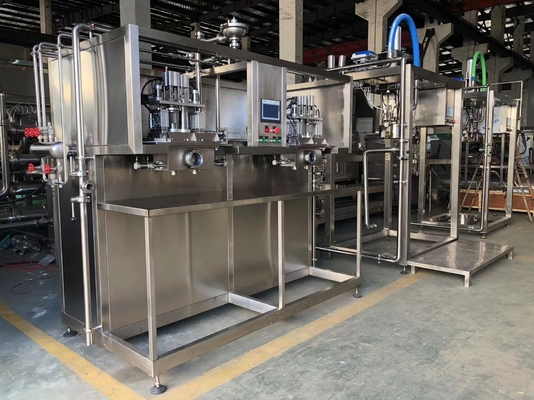 高品質のカスタマイズされた自動アセプティックBIB充填機 2L / 5L / 20Lバッグの箱の果物ジュース / ミルク / ソース充填機