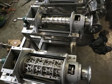 改良された螺旋状のココナッツミルクジュース機 2-3T/H SUS304